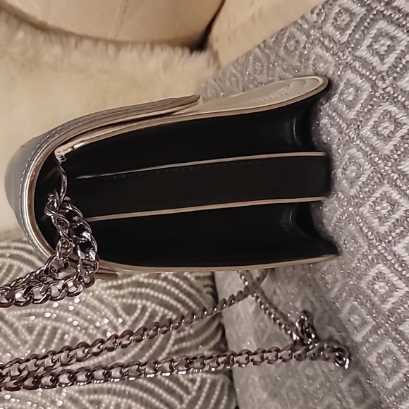 Tory Burch quilted leather shoulder bag - Picture 5 of 15